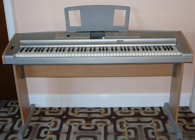 Second hand Yamaha DGX-505 electric portable grand piano.